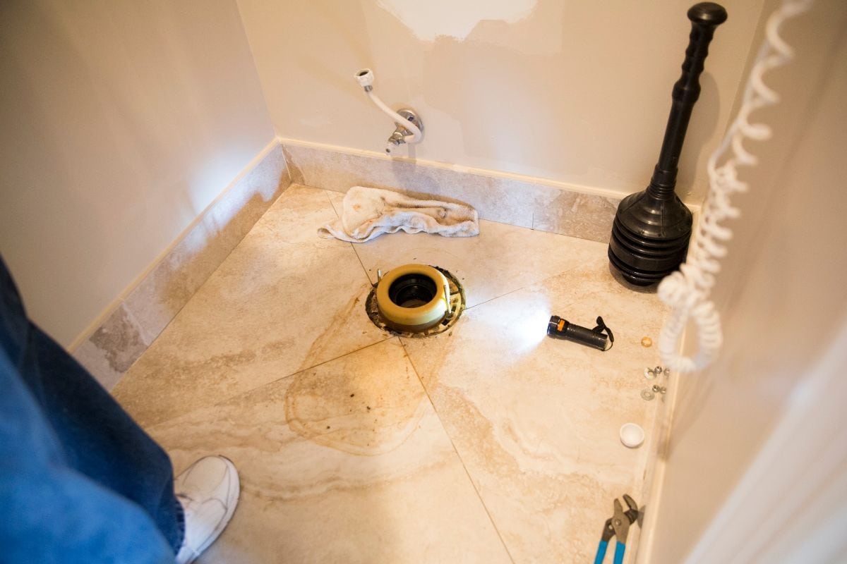 install a new toilet flanage