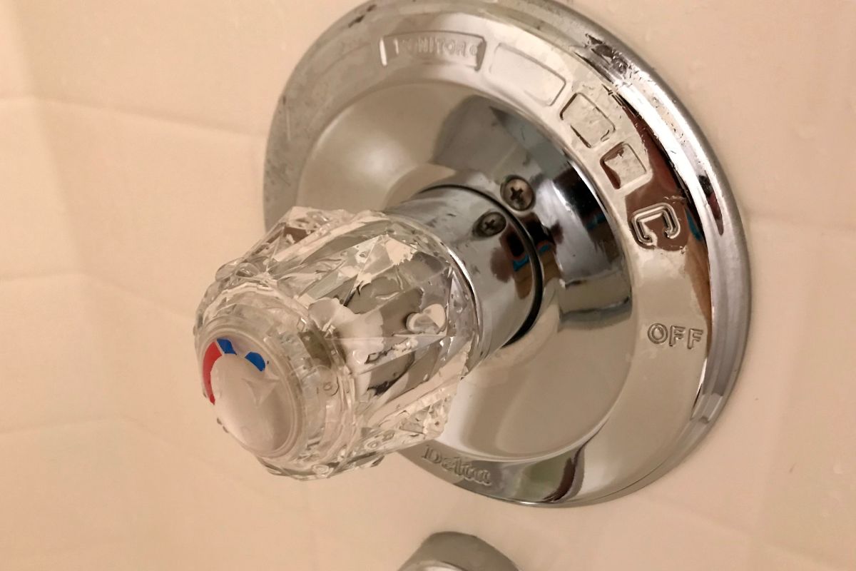 a knob shower handle